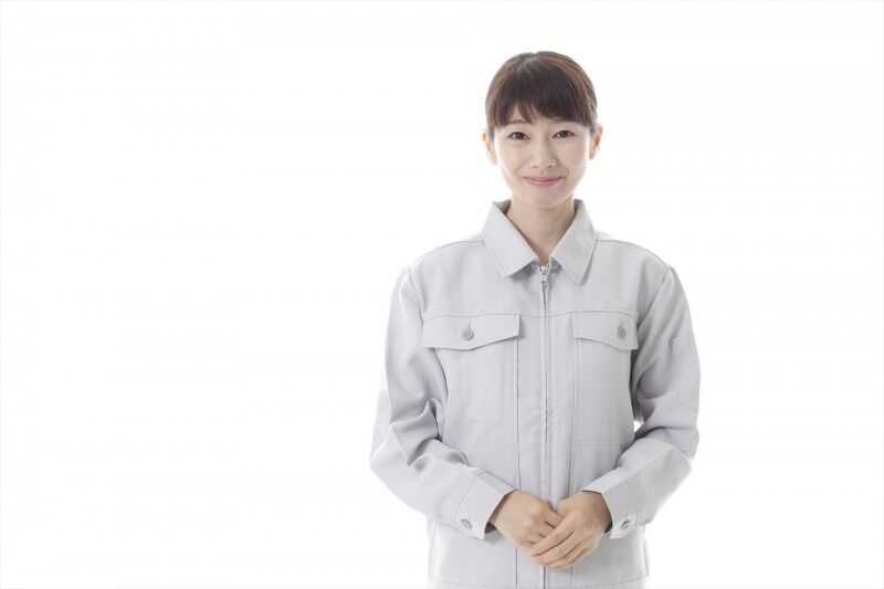 丁寧な女性のスタッフ